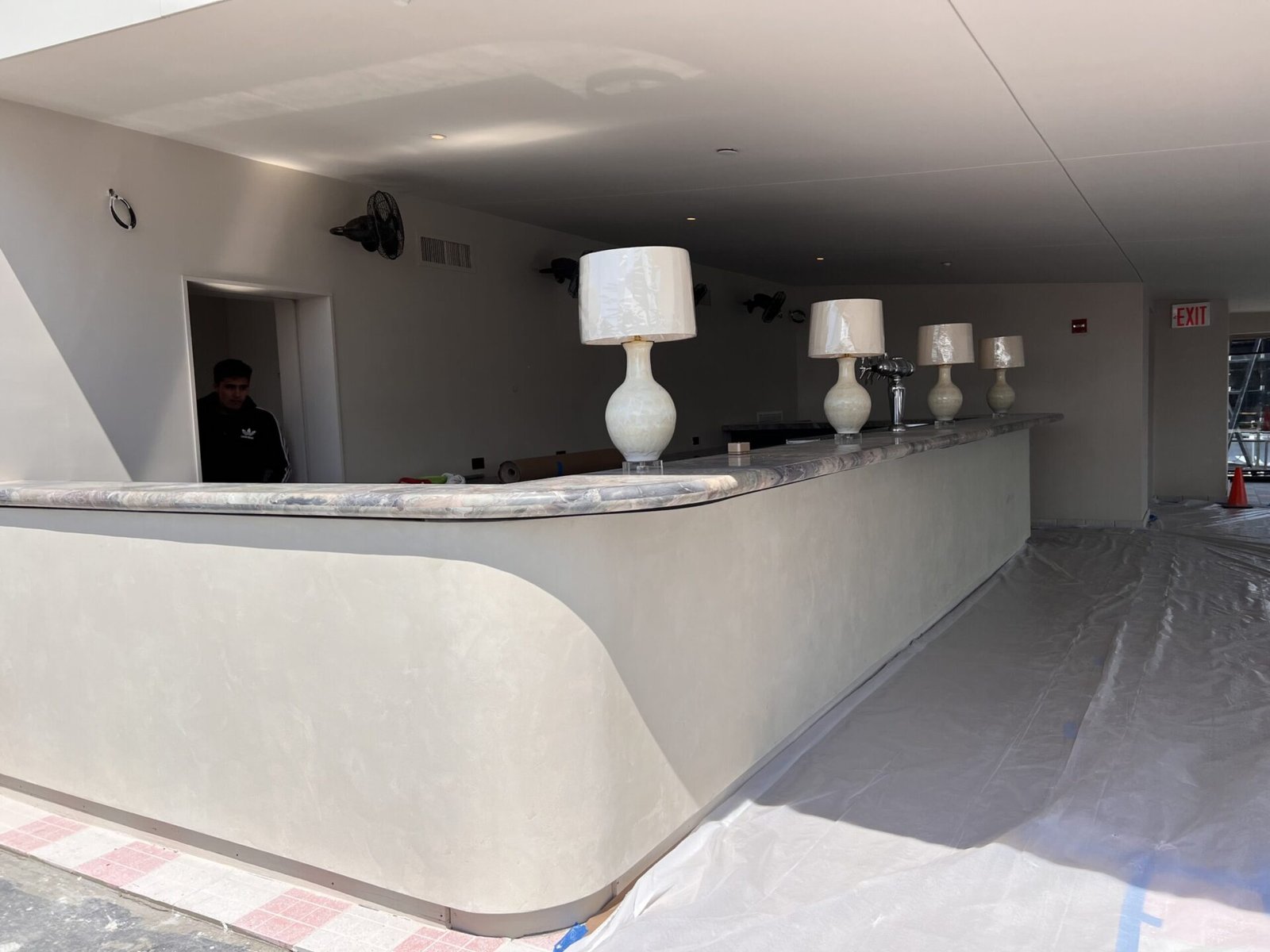 SLEEK BAR EXTERIOR COUNTER REDESIGN – DIAMOND TADELAKT